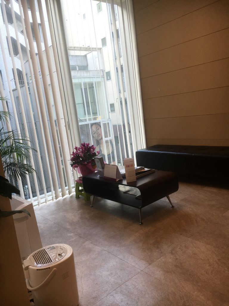 ドクターコバ銀座院待合室